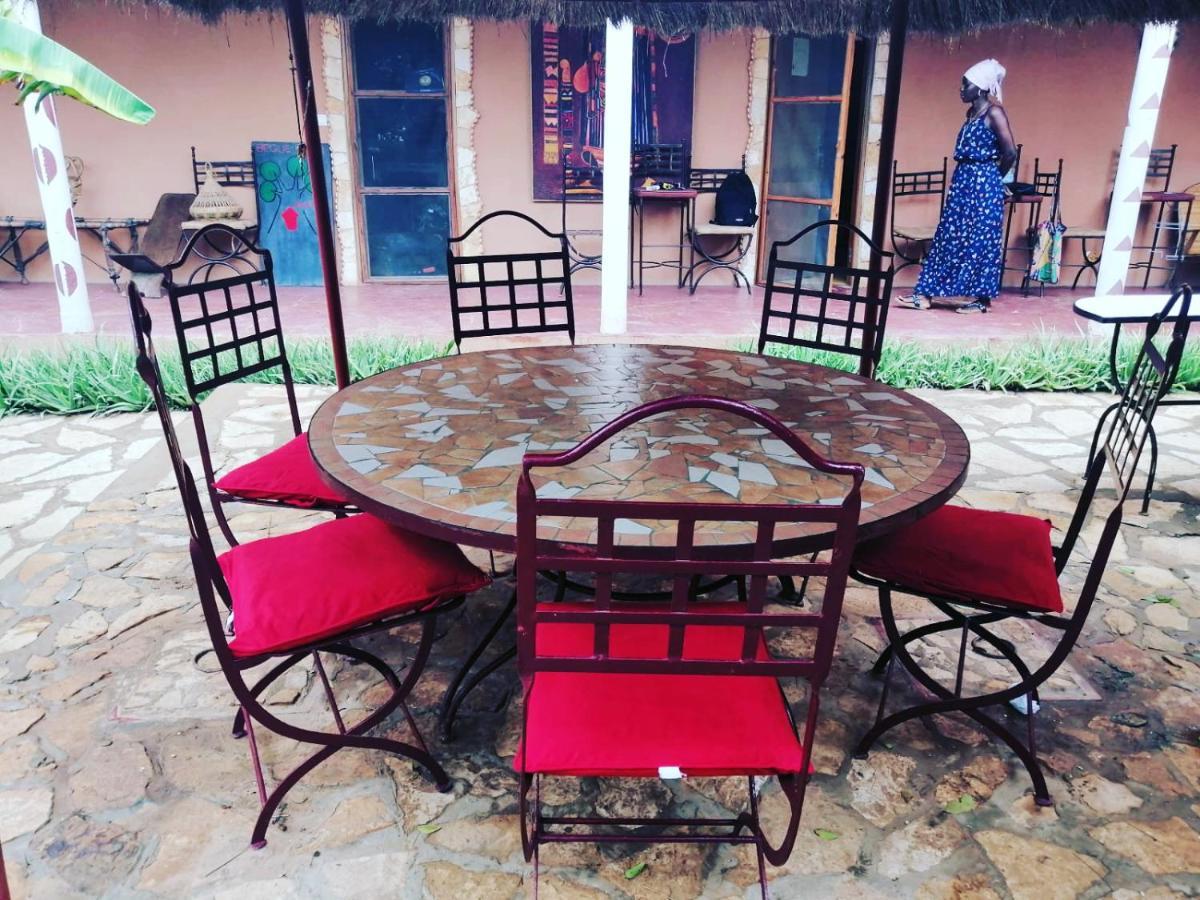 Begue Pokai Hostel Toubab Dialaw Buitenkant foto