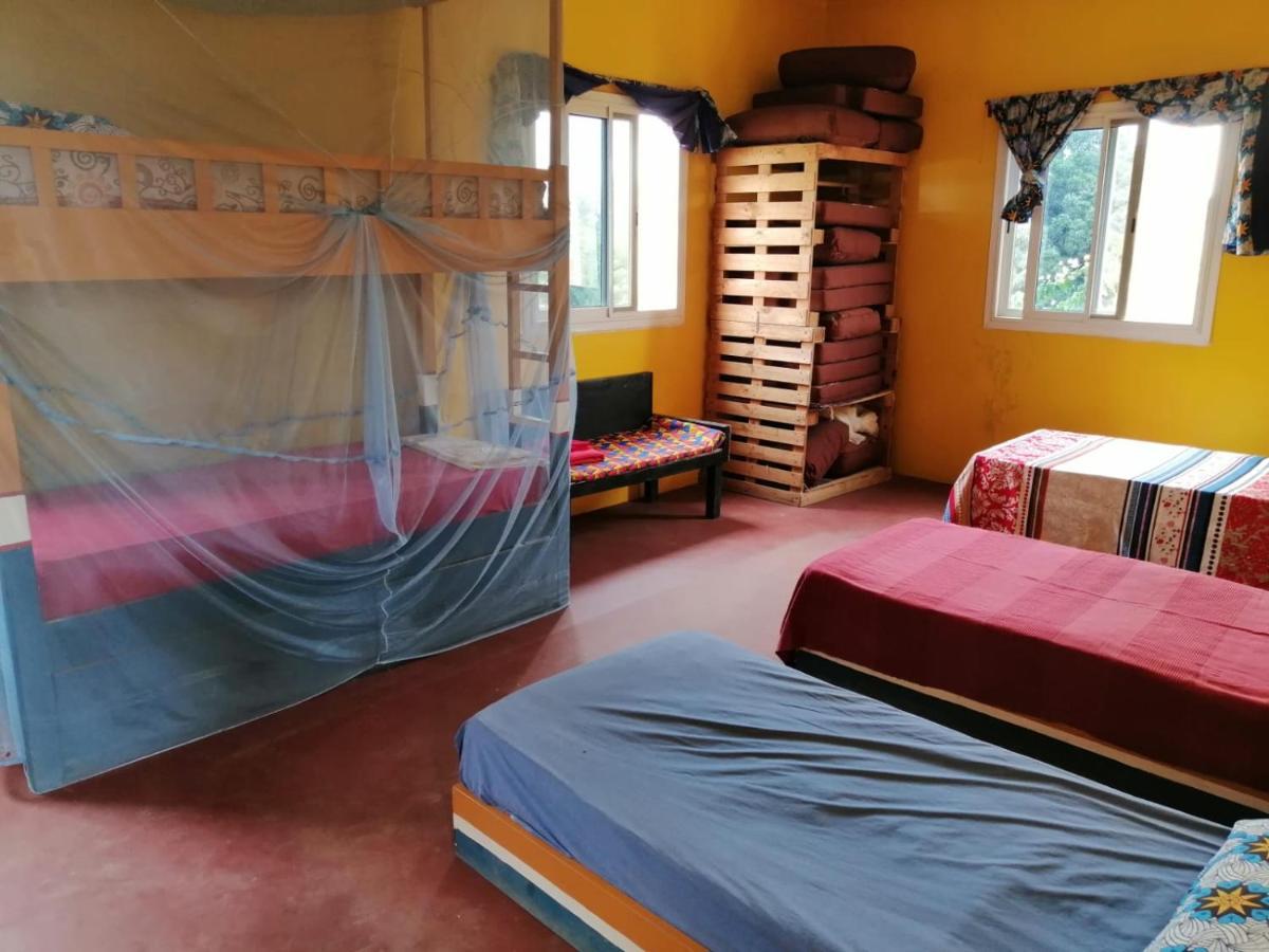Begue Pokai Hostel Toubab Dialaw Buitenkant foto