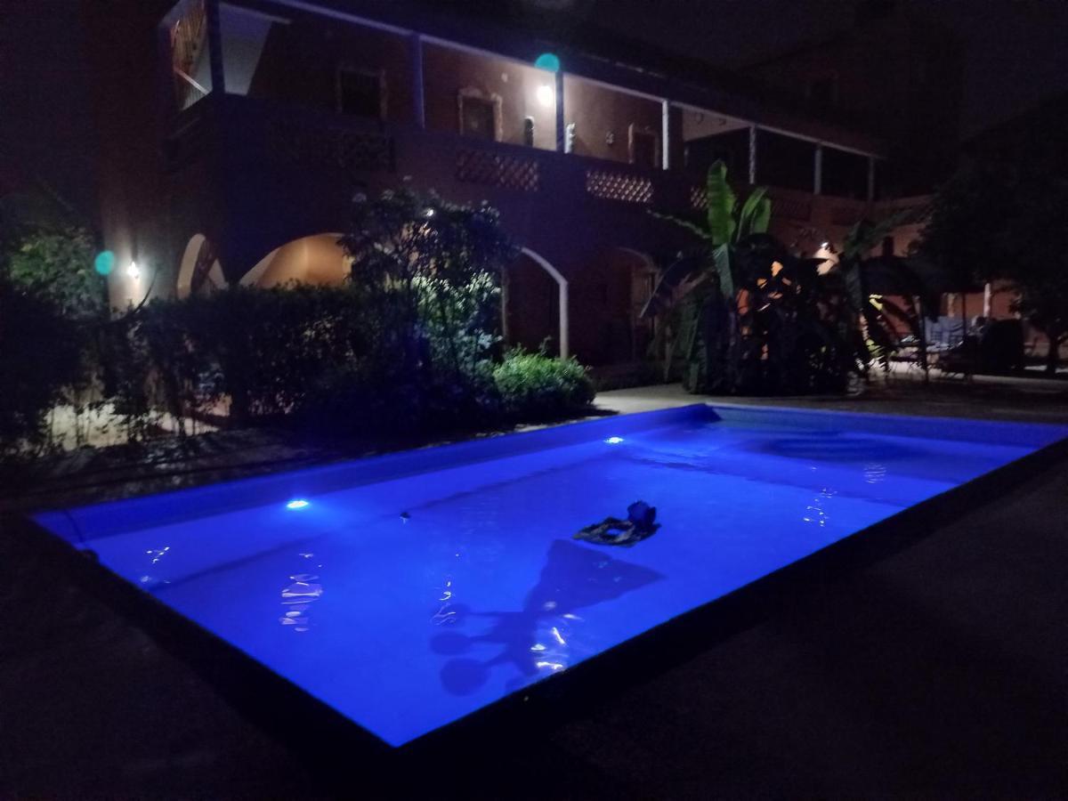 Begue Pokai Hostel Toubab Dialaw Buitenkant foto