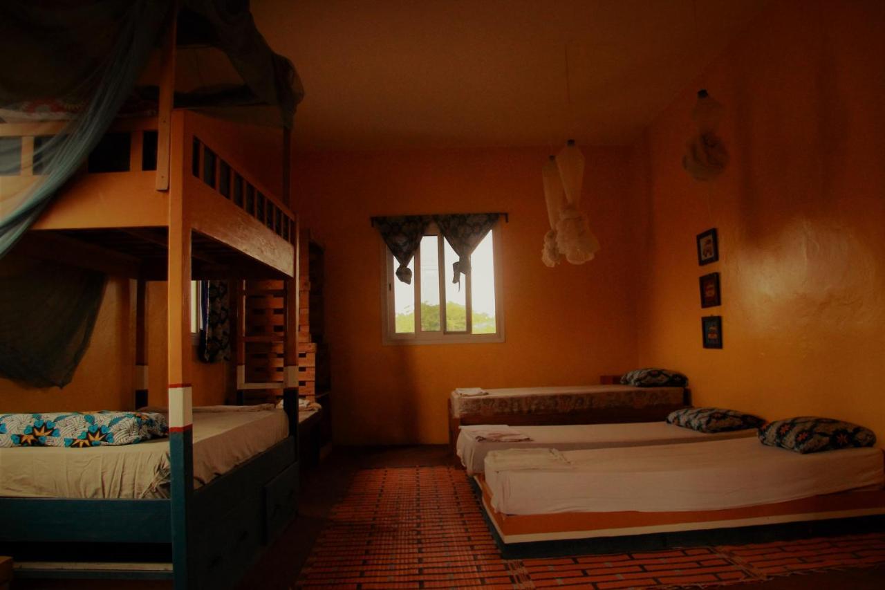Begue Pokai Hostel Toubab Dialaw Buitenkant foto