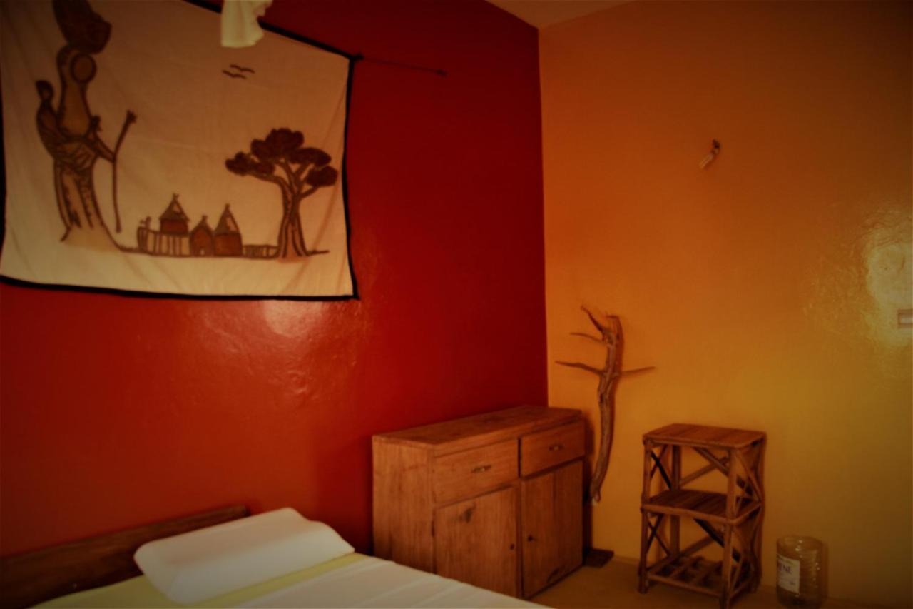 Begue Pokai Hostel Toubab Dialaw Buitenkant foto