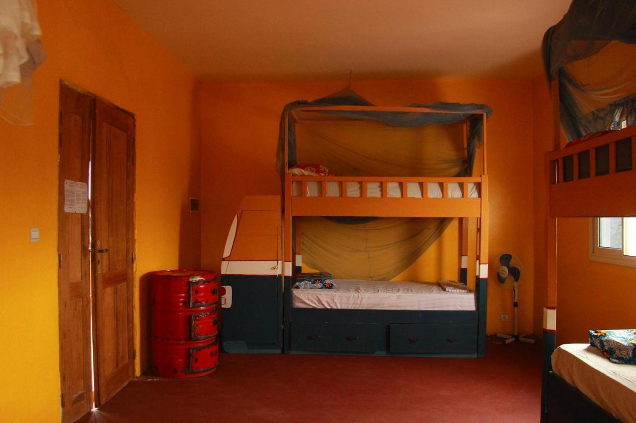 Begue Pokai Hostel Toubab Dialaw Buitenkant foto