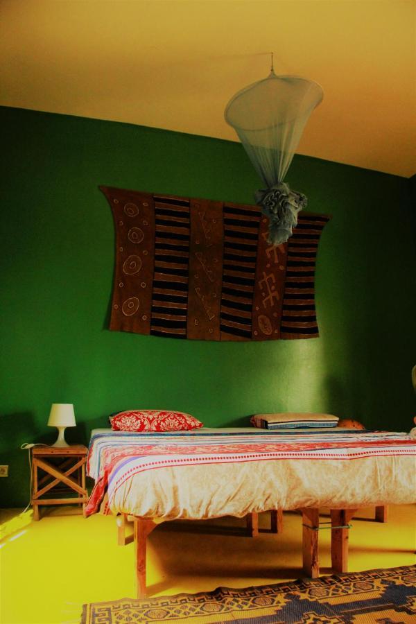 Begue Pokai Hostel Toubab Dialaw Buitenkant foto