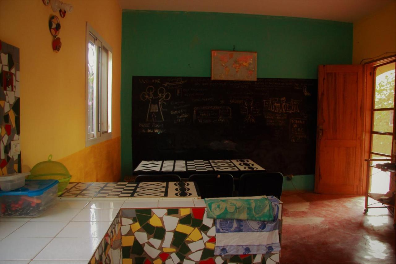 Begue Pokai Hostel Toubab Dialaw Buitenkant foto