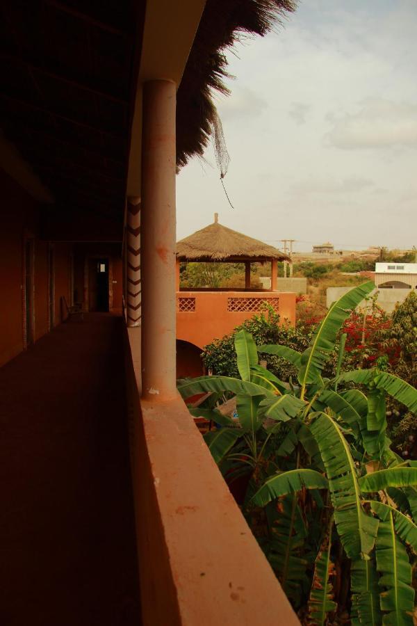 Begue Pokai Hostel Toubab Dialaw Buitenkant foto