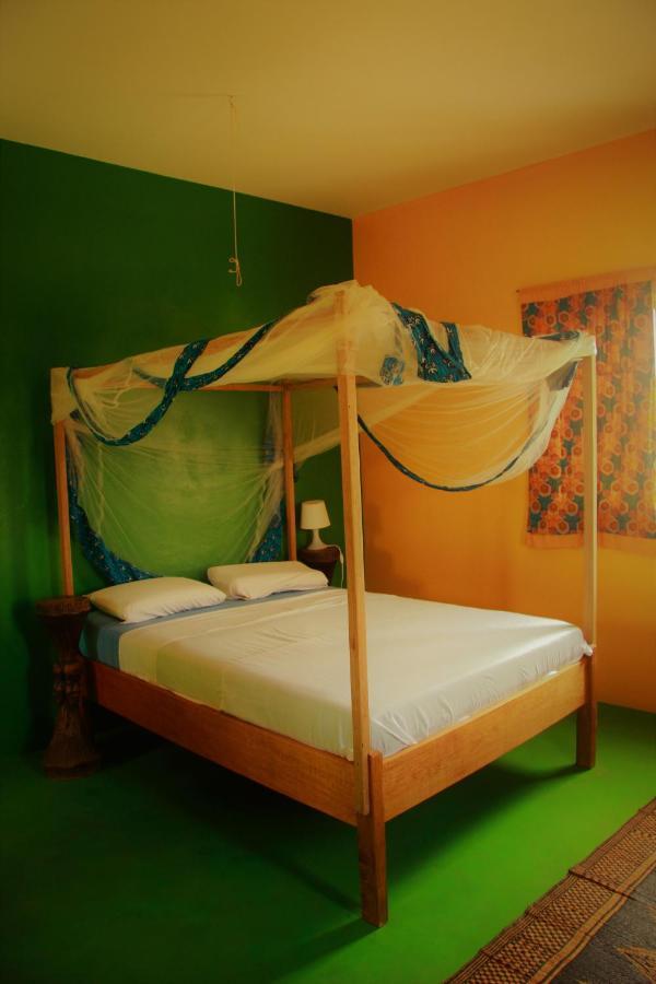 Begue Pokai Hostel Toubab Dialaw Buitenkant foto