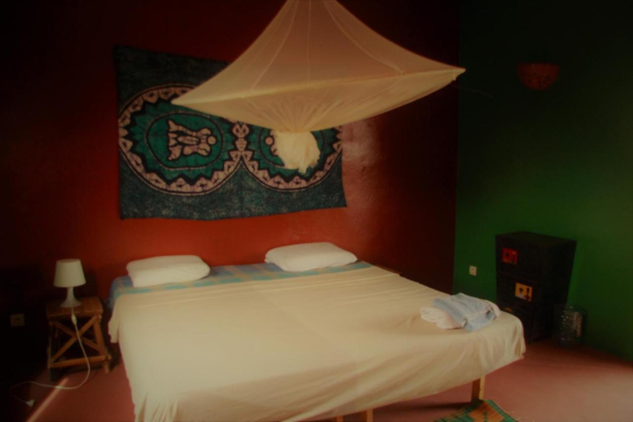 Begue Pokai Hostel Toubab Dialaw Buitenkant foto